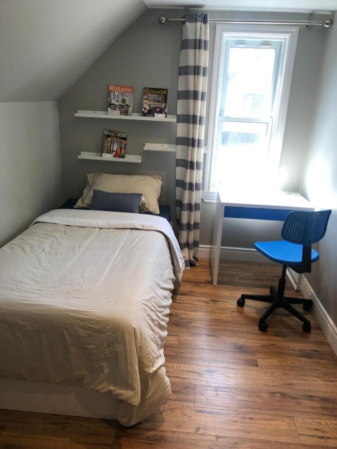 Entire Detached 3-Bedrooms Cute Home In Cornwall Area Екстериор снимка