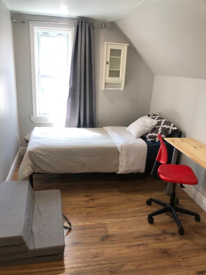 Entire Detached 3-Bedrooms Cute Home In Cornwall Area Екстериор снимка